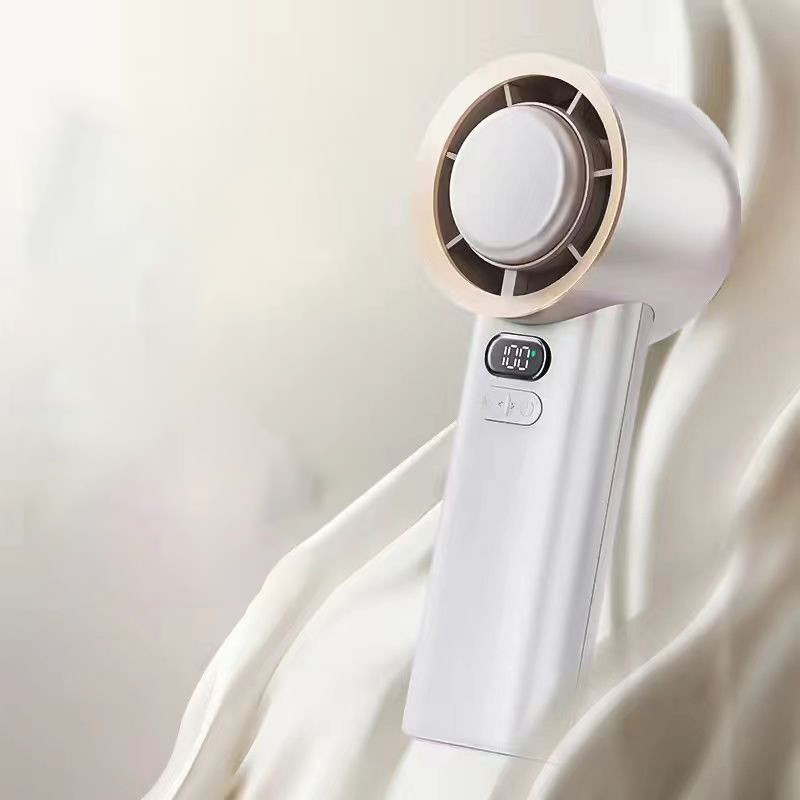 Ventilador portátil con compresa de hielo turbo.