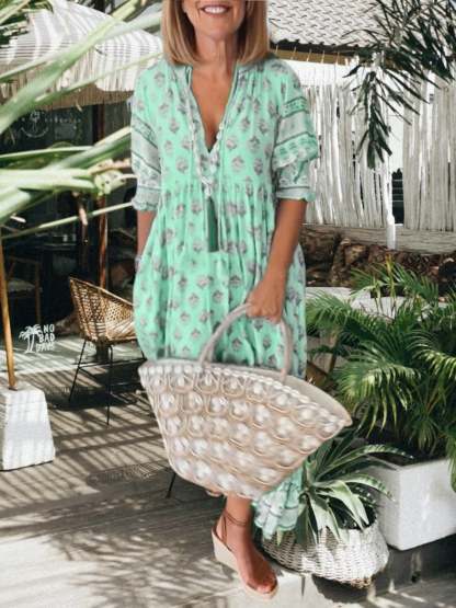 Elegant women's dress with V-neck and A-line for festive occasions