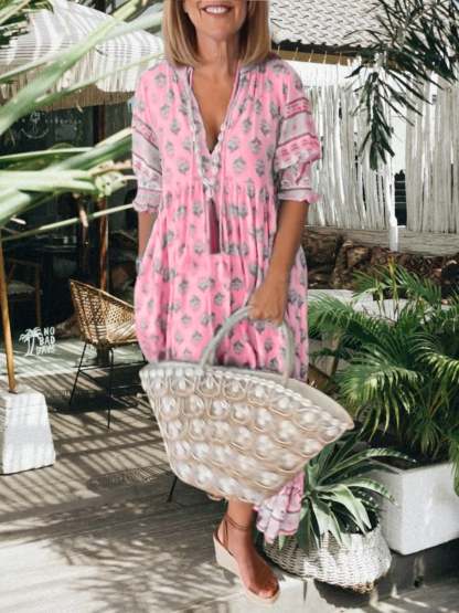 Elegant women's dress with V-neck and A-line for festive occasions