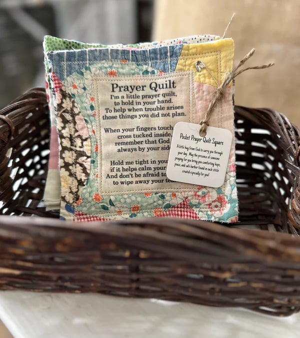 ✝️Prayer Quilt with cross inside