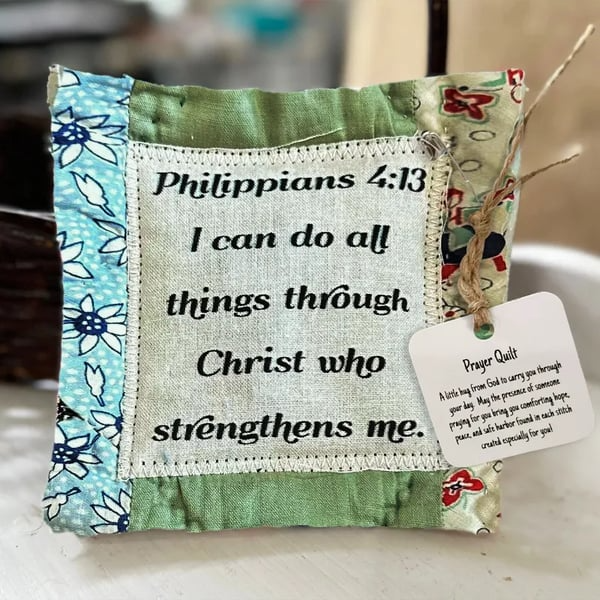 ✝️Prayer Quilt with cross inside