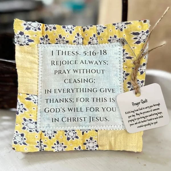 ✝️Prayer Quilt with cross inside
