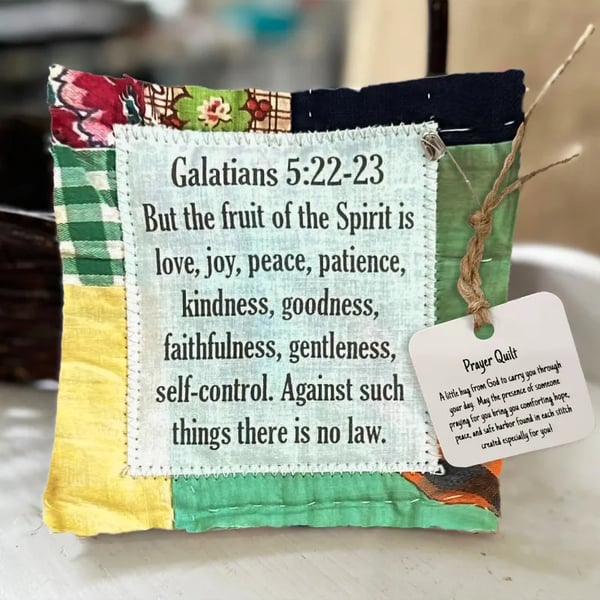 ✝️Prayer Quilt with cross inside
