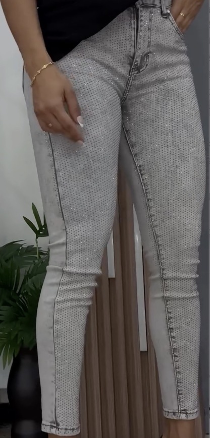 Women's Single-sided Elastic Rhinestone Slim Fit Casual Jeans