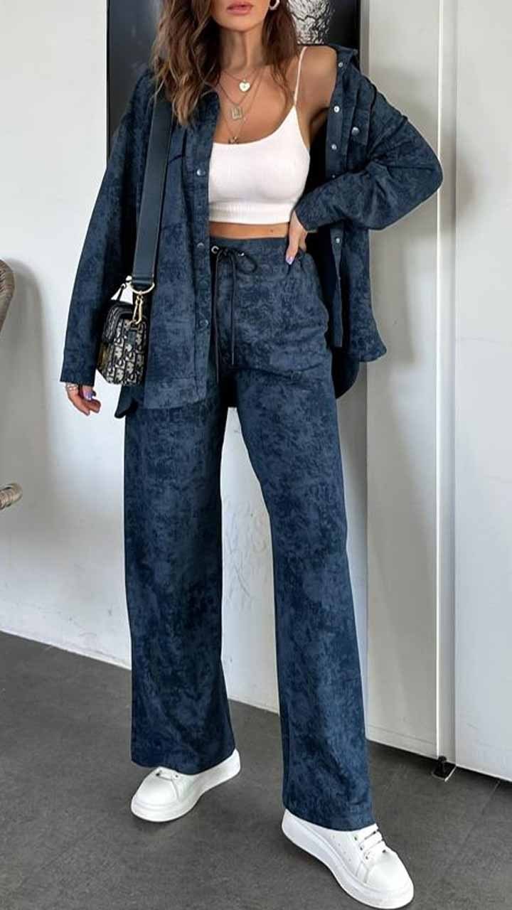 New autumn travel suits