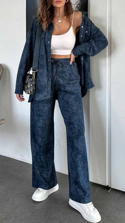 New autumn travel suits