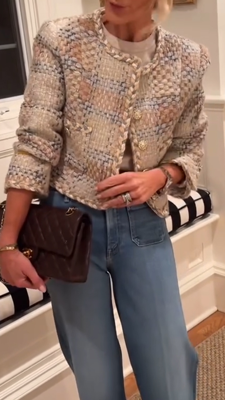 Women Round Neck Buckle Knitted Short Casual Style Coat