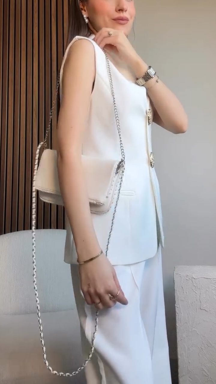 Ladies Round Neck Large Metal Buckle Top+ Pants with A Casual Temperament Suit