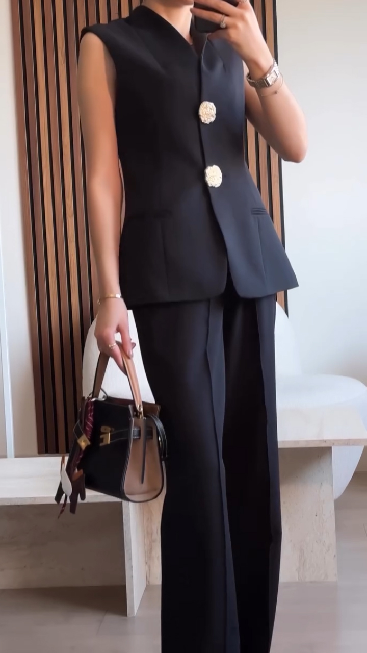 Ladies Round Neck Large Metal Buckle Top+ Pants with A Casual Temperament Suit