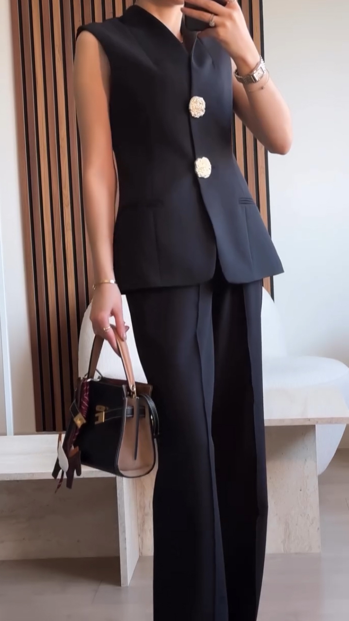 Ladies Round Neck Large Metal Buckle Top+ Pants with A Casual Temperament Suit