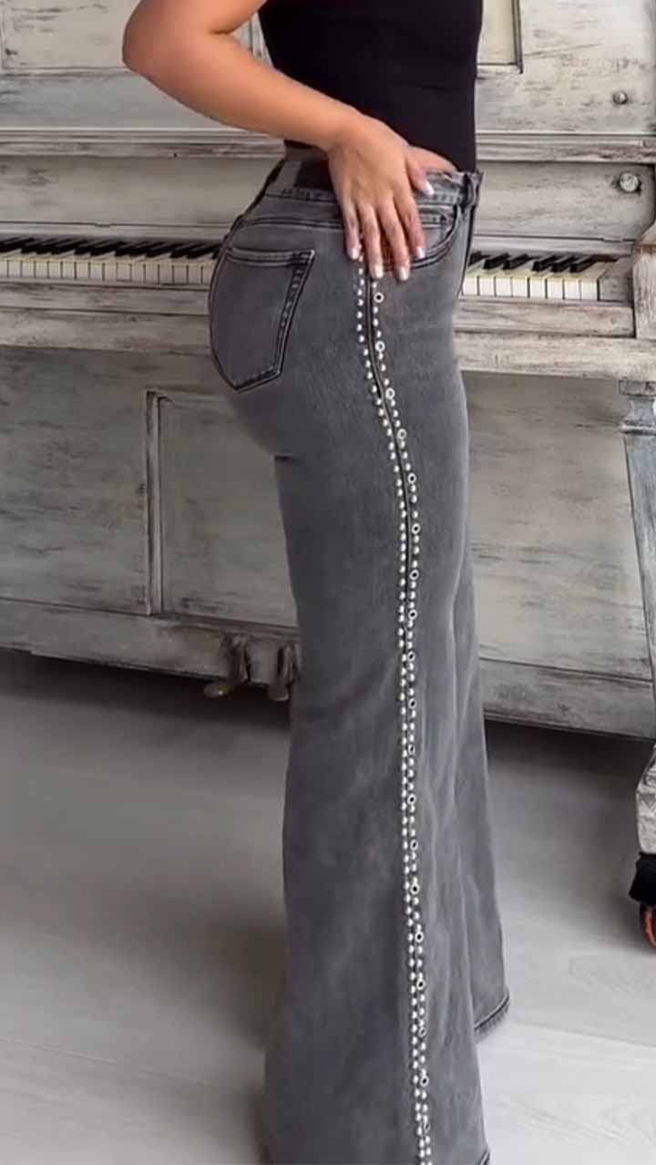 Women’s Heavy Wash Distressed Jeans – Autumn Edition