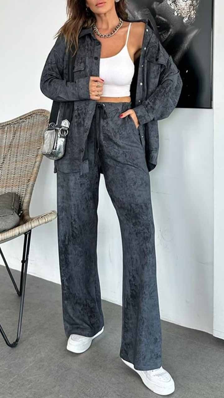 New autumn travel suits