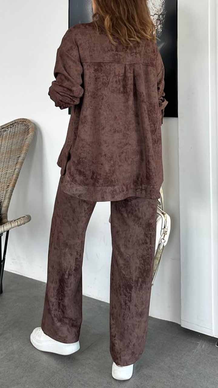 New autumn travel suits