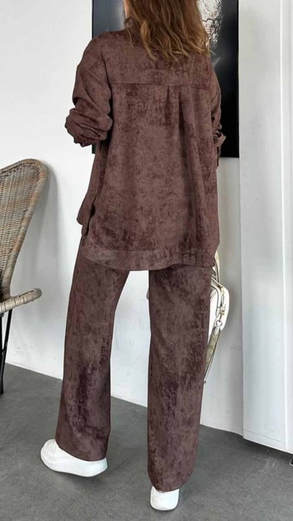 New autumn travel suits