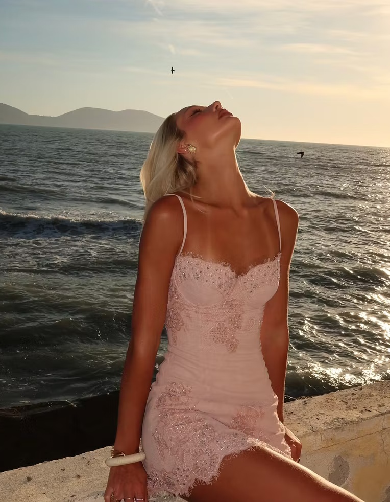 Dusty‑Pink Lace Rhinestone‑Beaded Spaghetti‑Strap Body‑Con Mini Dress