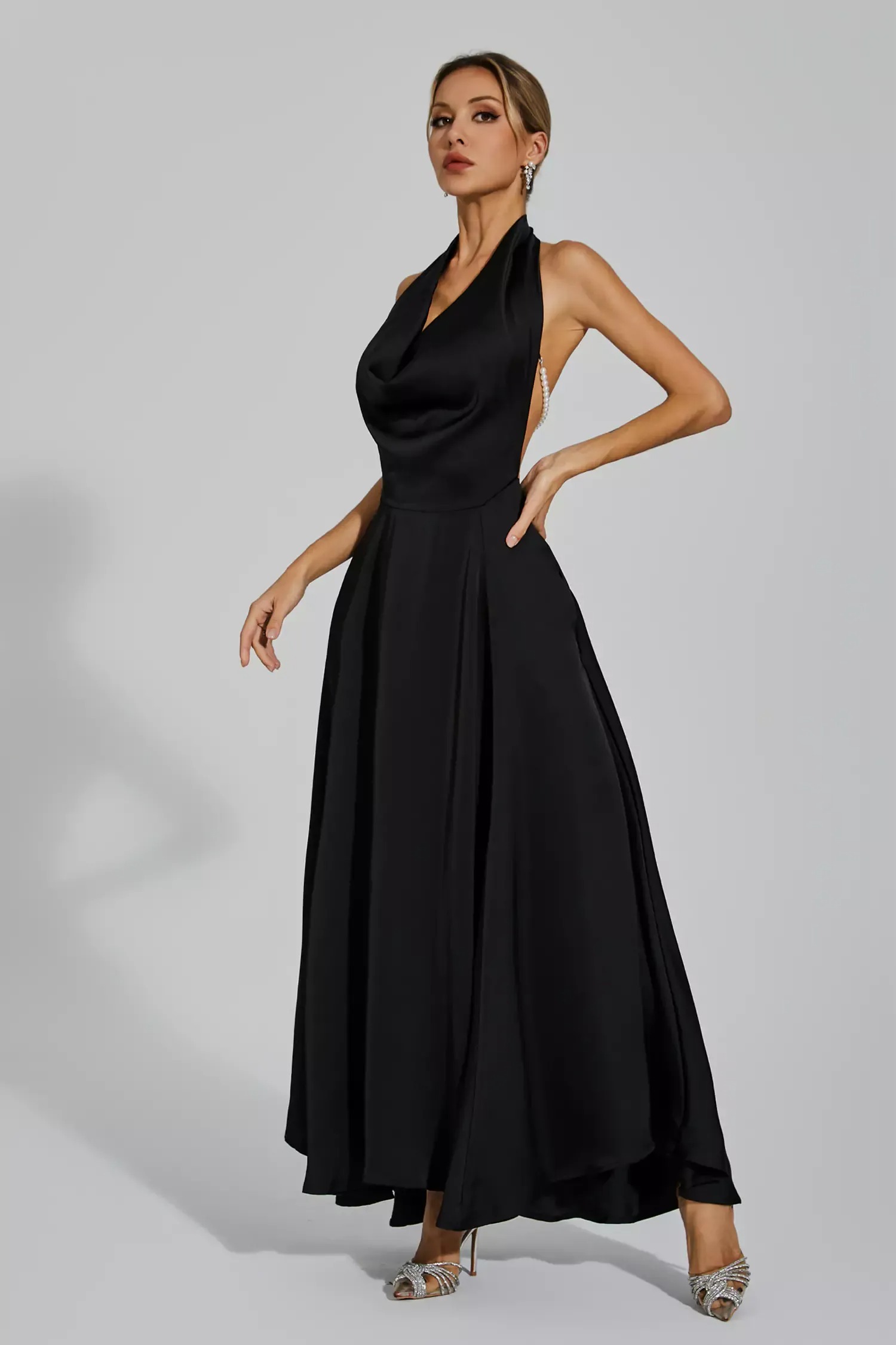 Elegant Black Halter Backless Evening Dress