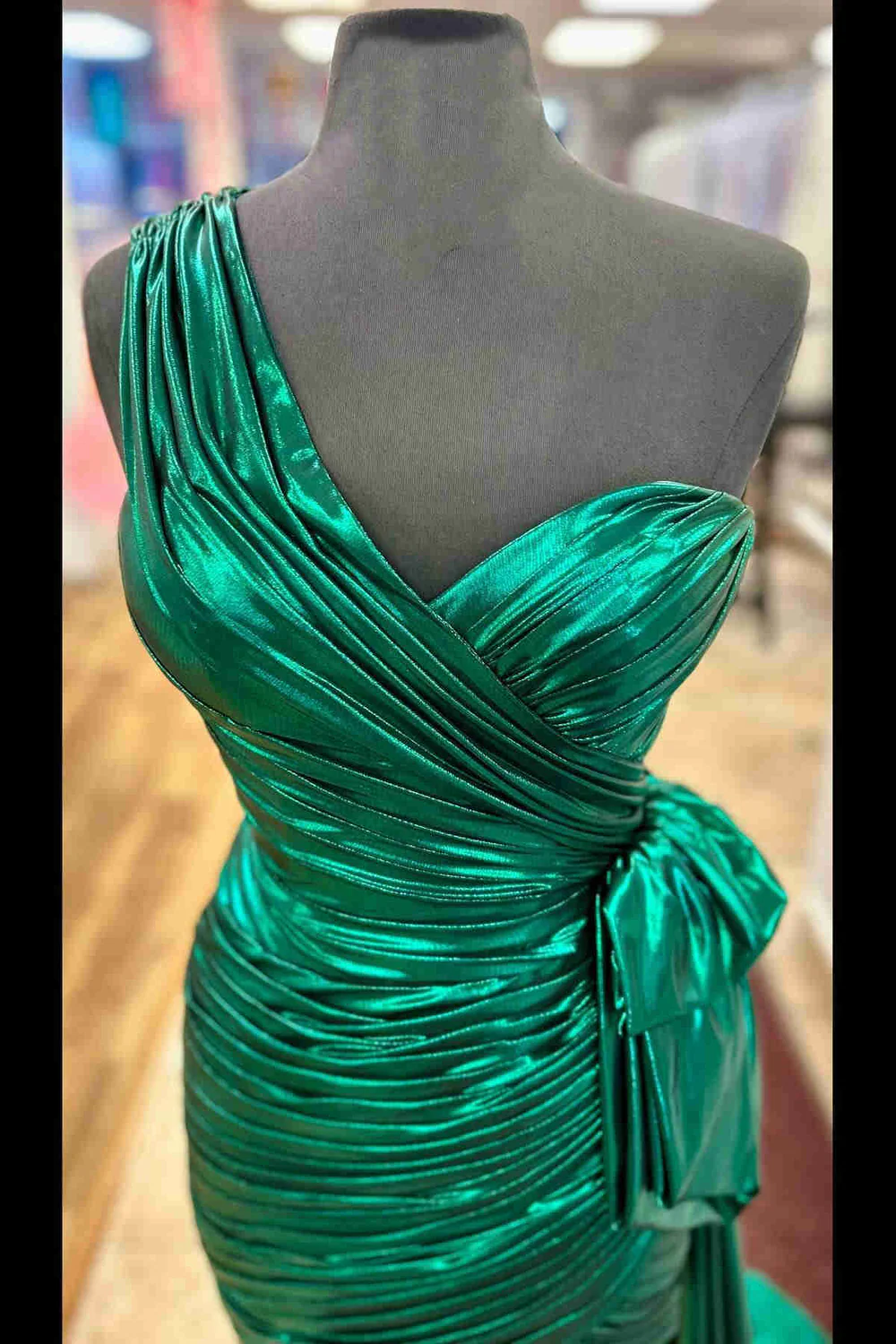 Emerald Green One-Shoulder Ruched Mini Dress with Train