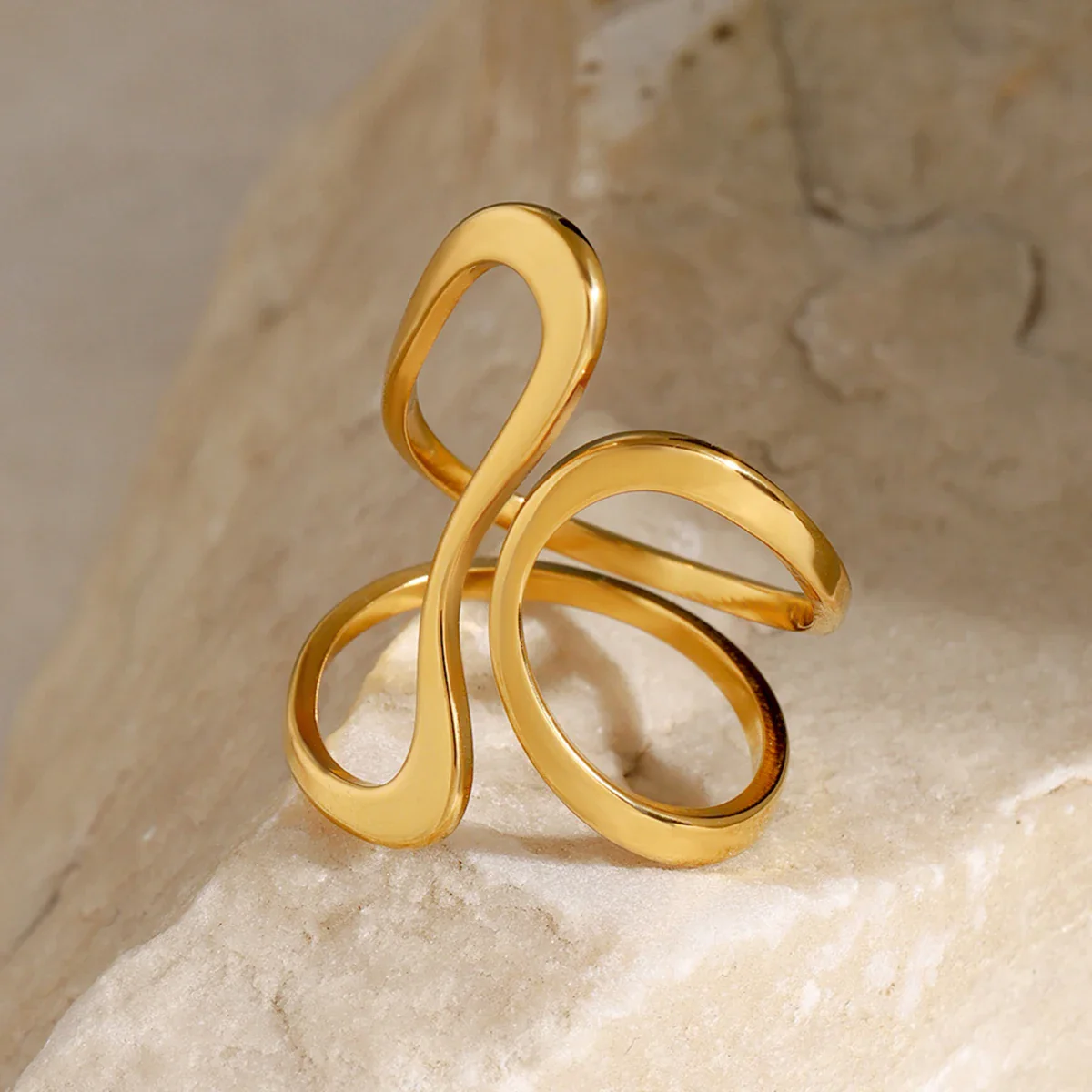 Luma Soft Curve Ring