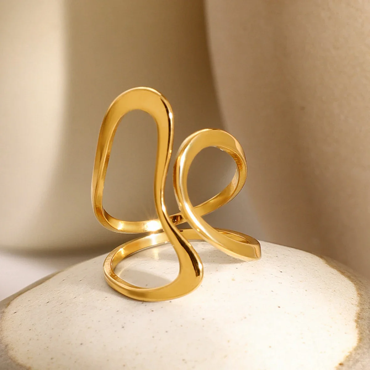 Luma Soft Curve Ring