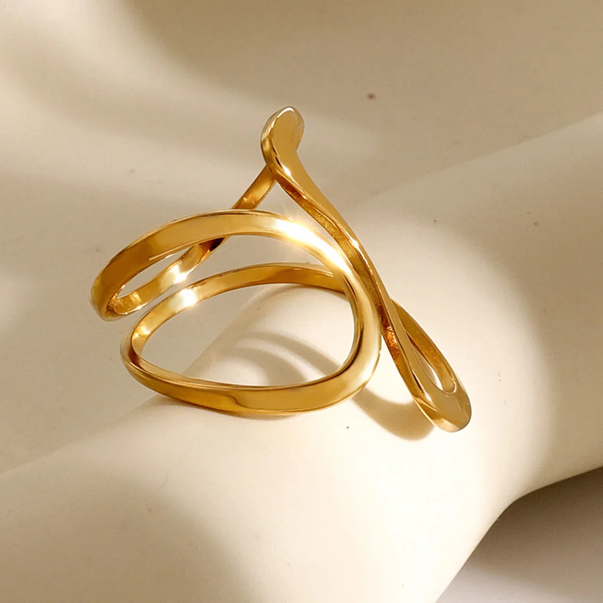 Luma Soft Curve Ring