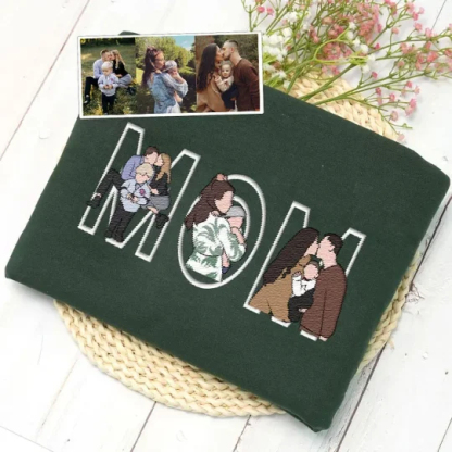 👨‍👩‍👧‍👦✨ Custom Family Embroidered Sweatshirt – A Unique and Heartwarming Gift for Dad or Mom