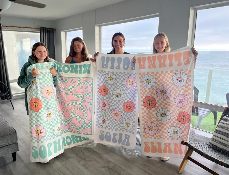 🌞 Personalized Vintage-Inspired Beach Towel With Name🎨