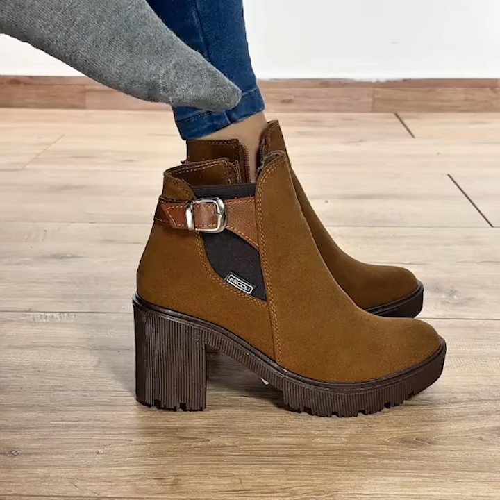 Brown elegant boots