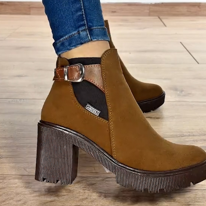 Brown elegant boots