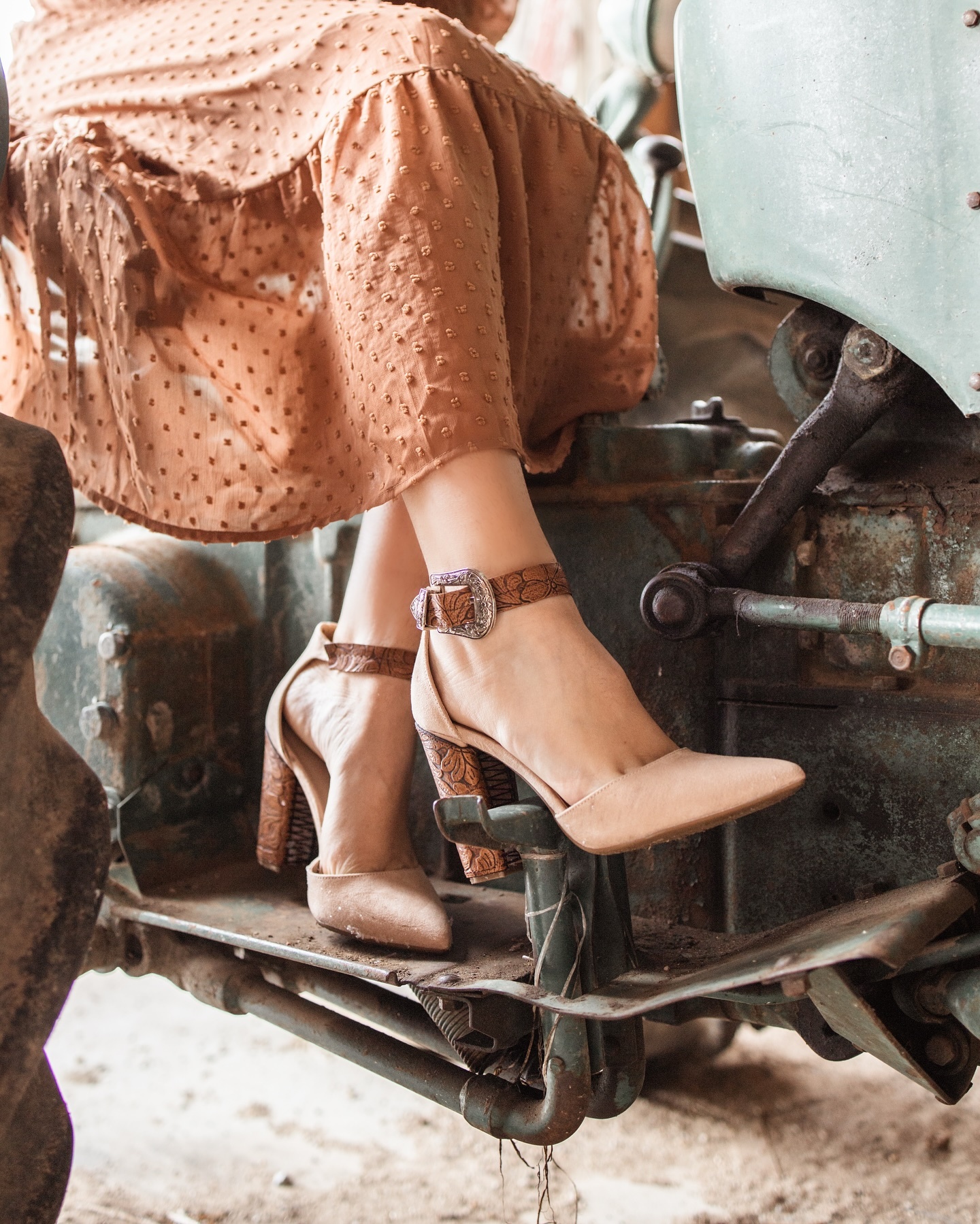 Tan heel