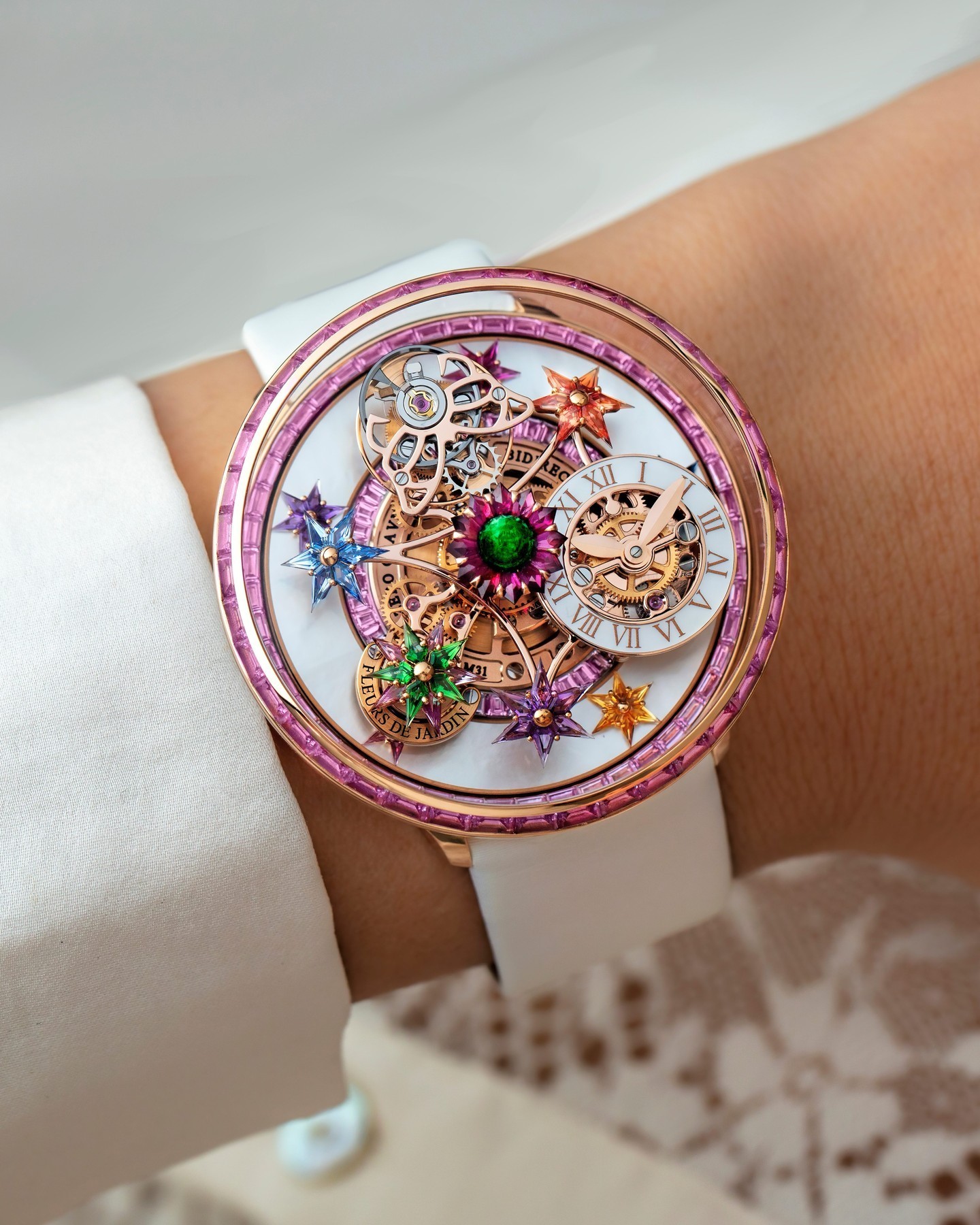 Butterfly-shaped, double-axis tourbillon