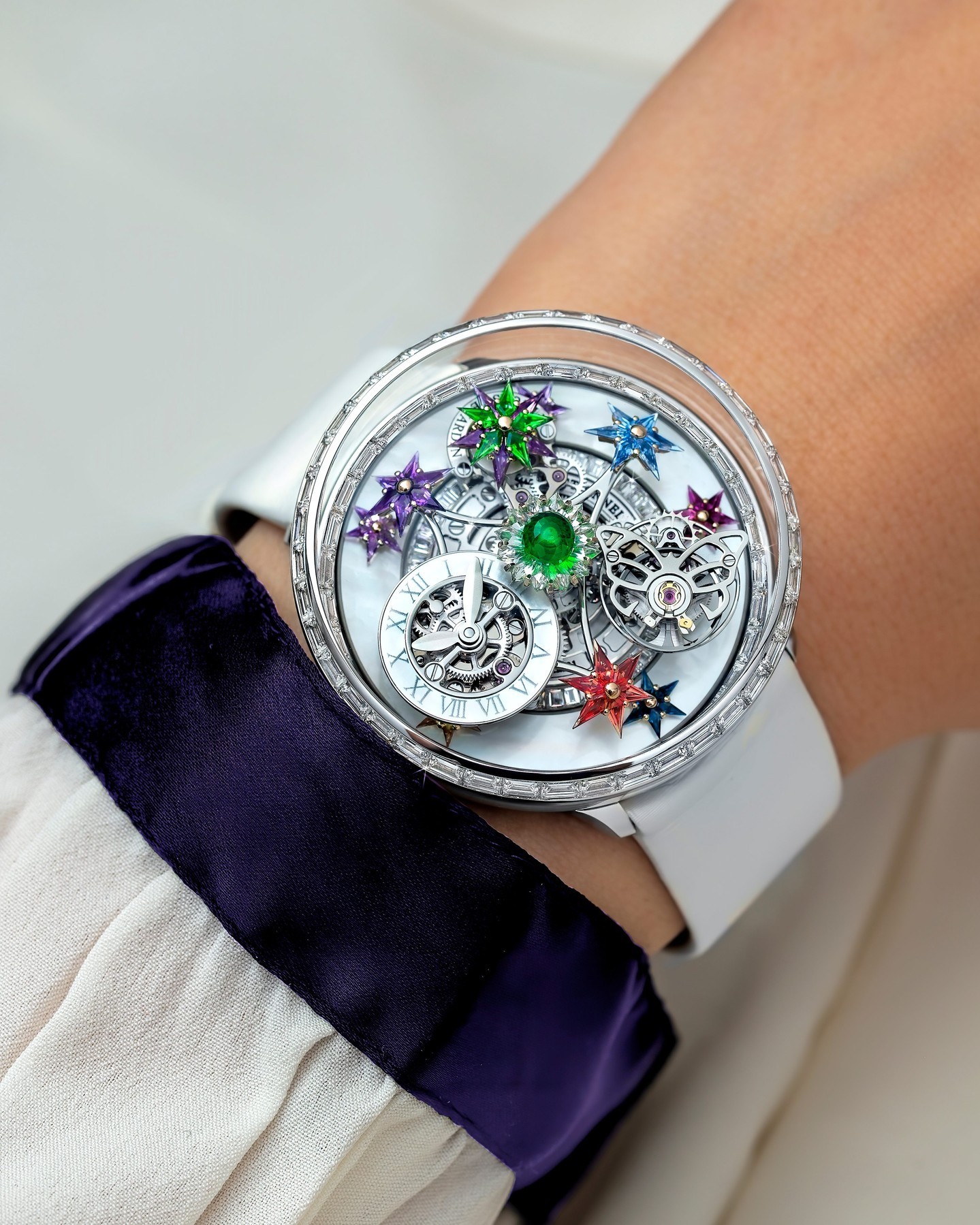 Butterfly-shaped, double-axis tourbillon