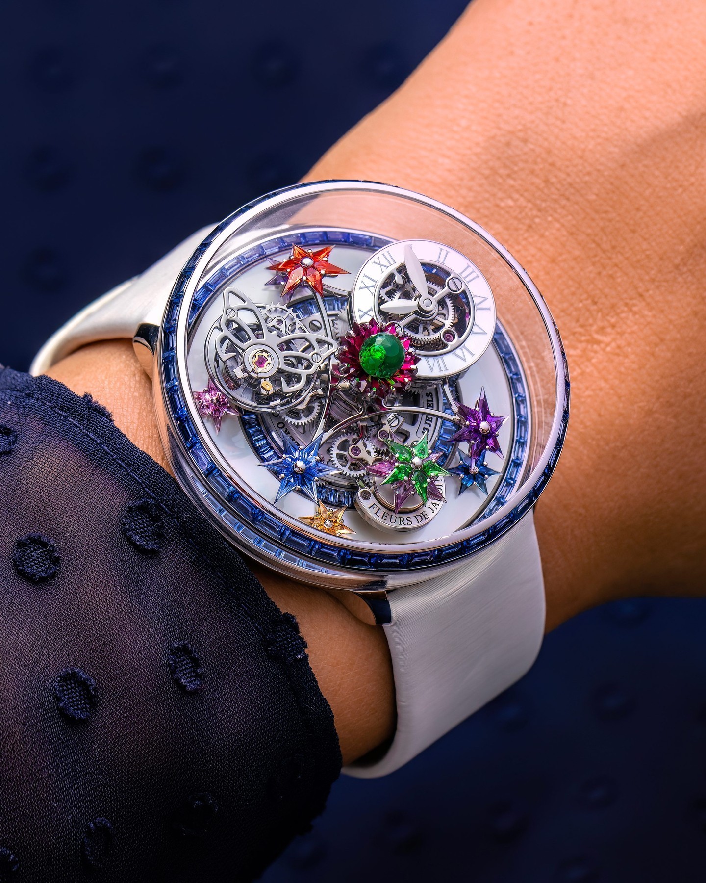 Butterfly-shaped, double-axis tourbillon