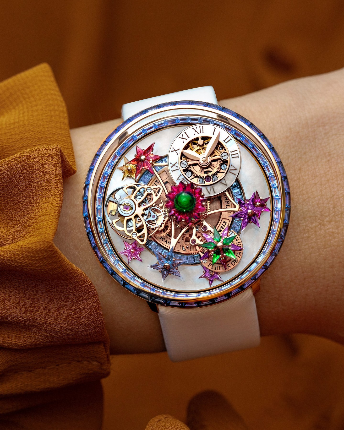 Butterfly-shaped, double-axis tourbillon
