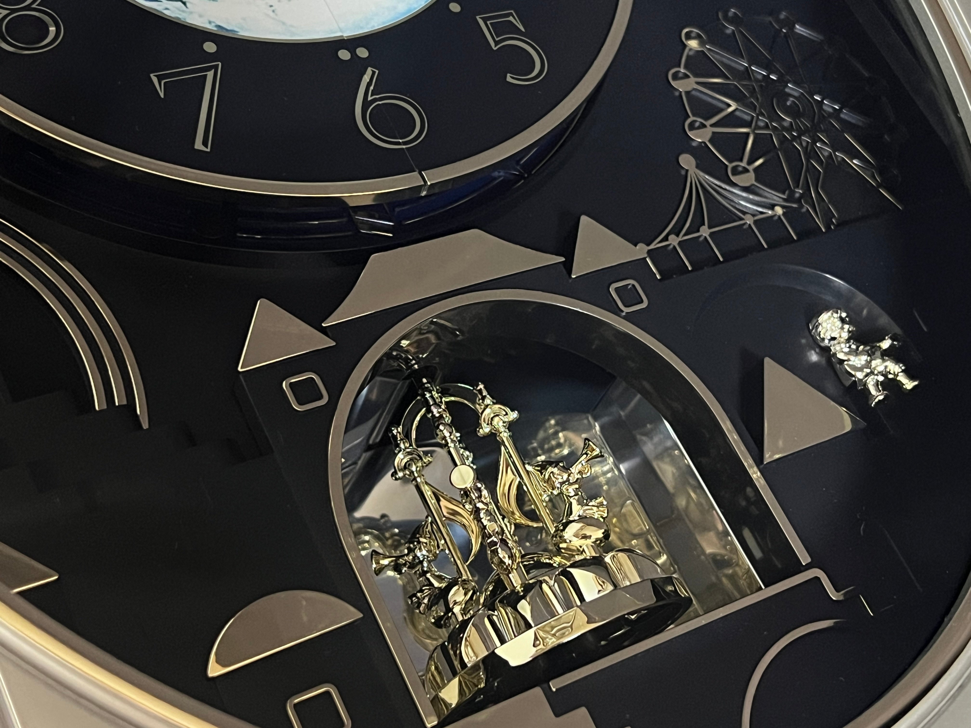 Moving Earth Dial Magic Motion Musical Wall Clock with Popular Melodies