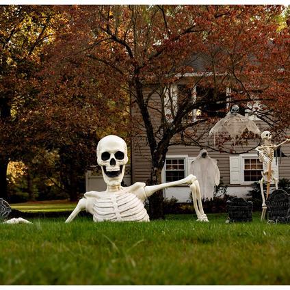 The Groundbreaking Skeleton Plastic Yard Decorating Kit, 5.3ft