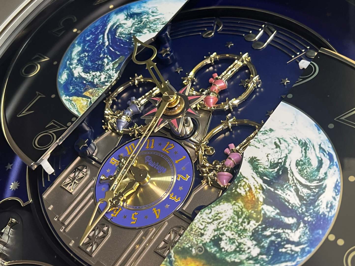 Moving Earth Dial Magic Motion Musical Wall Clock with Popular Melodies