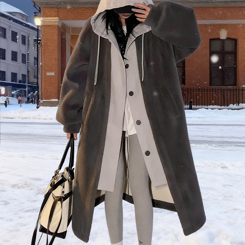 Kapuzenjacke aus Lammfellimitat - FBA