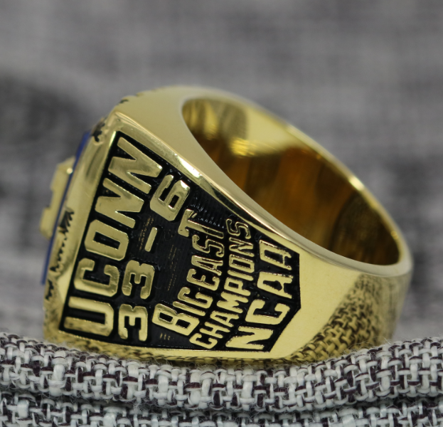 2004 UCONN Huskies NCAA National Championship Ring