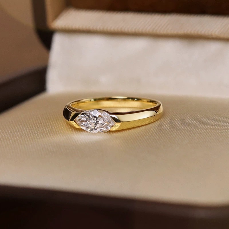 DE VVS1 Marquise Lab Diamond Ring 0.5–2 ct in 18K Gold – Stardust Marquise