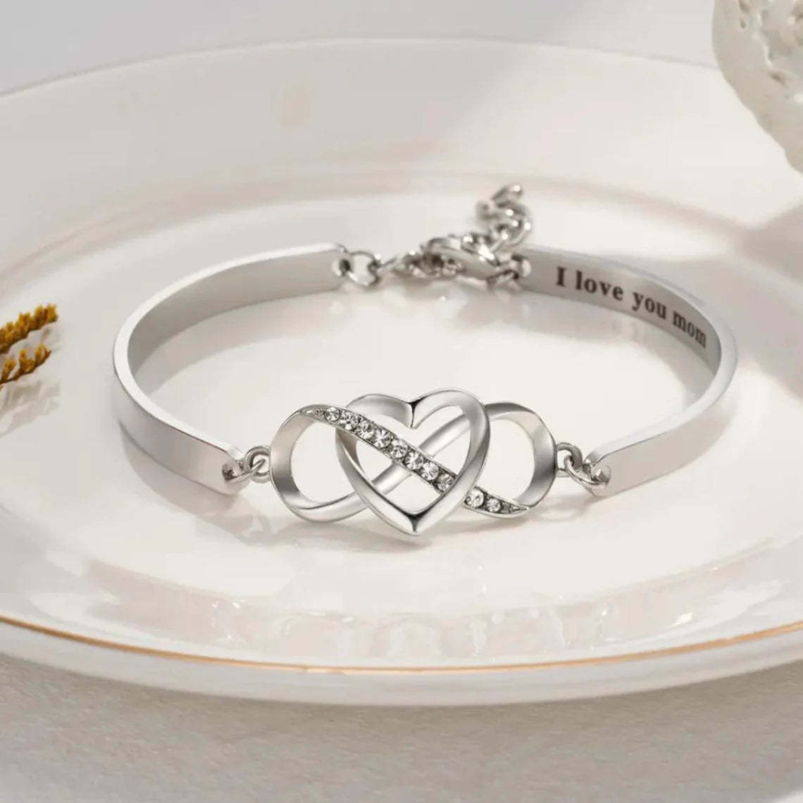 Custom Engraved 14K Gold Heart Infinity Bracelet – "I Love You Mom" Personalized Charm Bangle – Elegant Gift for Mother's Day