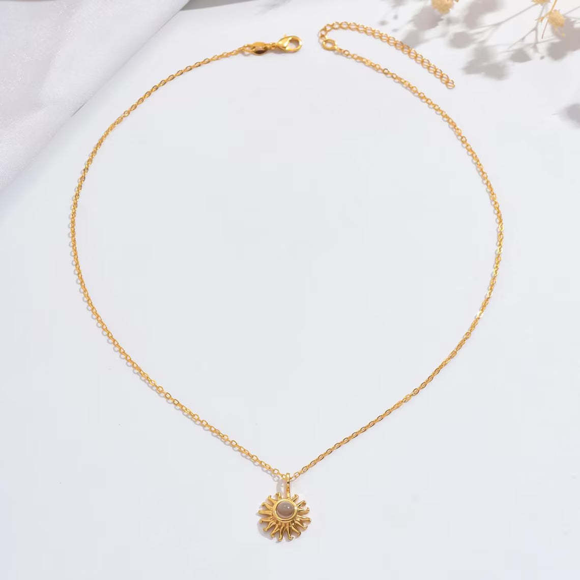 Custom Engraved 14K Gold Photo Locket Necklace – Personalized Jewelry with Hidden Picture Frame – Unique Gift for Her