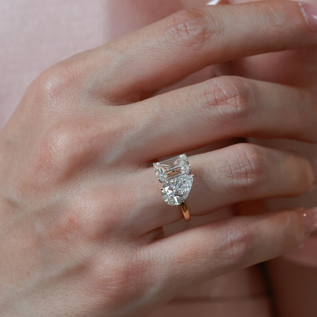 2 ct Emerald & 1.7 ct Pear DE VS Lab Diamond Ring in 18K Gold – Toi et Moi