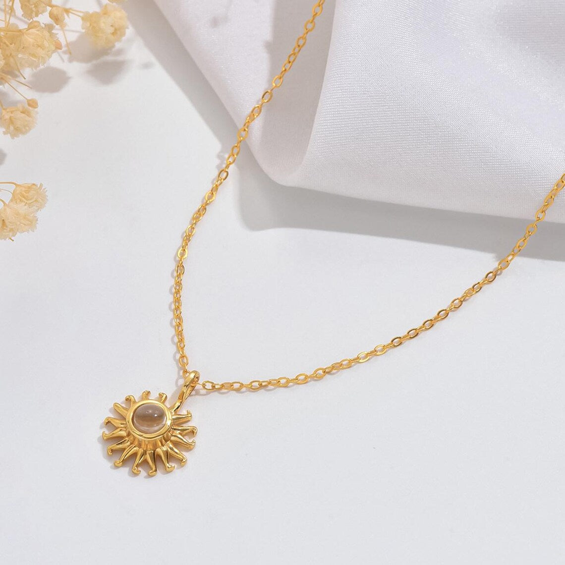 Custom Engraved 14K Gold Photo Locket Necklace – Personalized Jewelry with Hidden Picture Frame – Unique Gift for Her