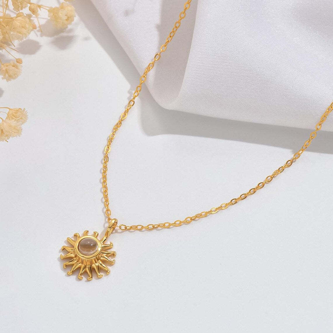 Custom Engraved 14K Gold Photo Locket Necklace – Personalized Jewelry with Hidden Picture Frame – Unique Gift for Her