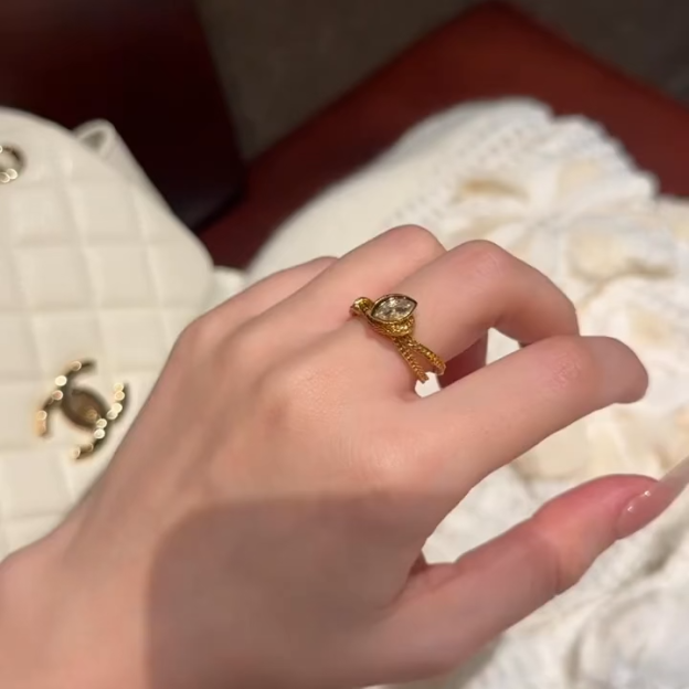 Marquise Soft Chain Ring