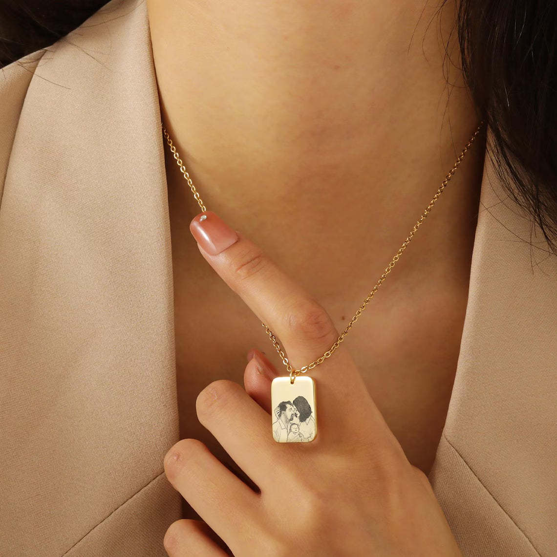 Wear Your Family Close to Your Heart - Custom Engraved Gold Family Portrait Necklace. #FamilyPortraitNecklace #GoldEngravedJewelry #CustomFamilyGift