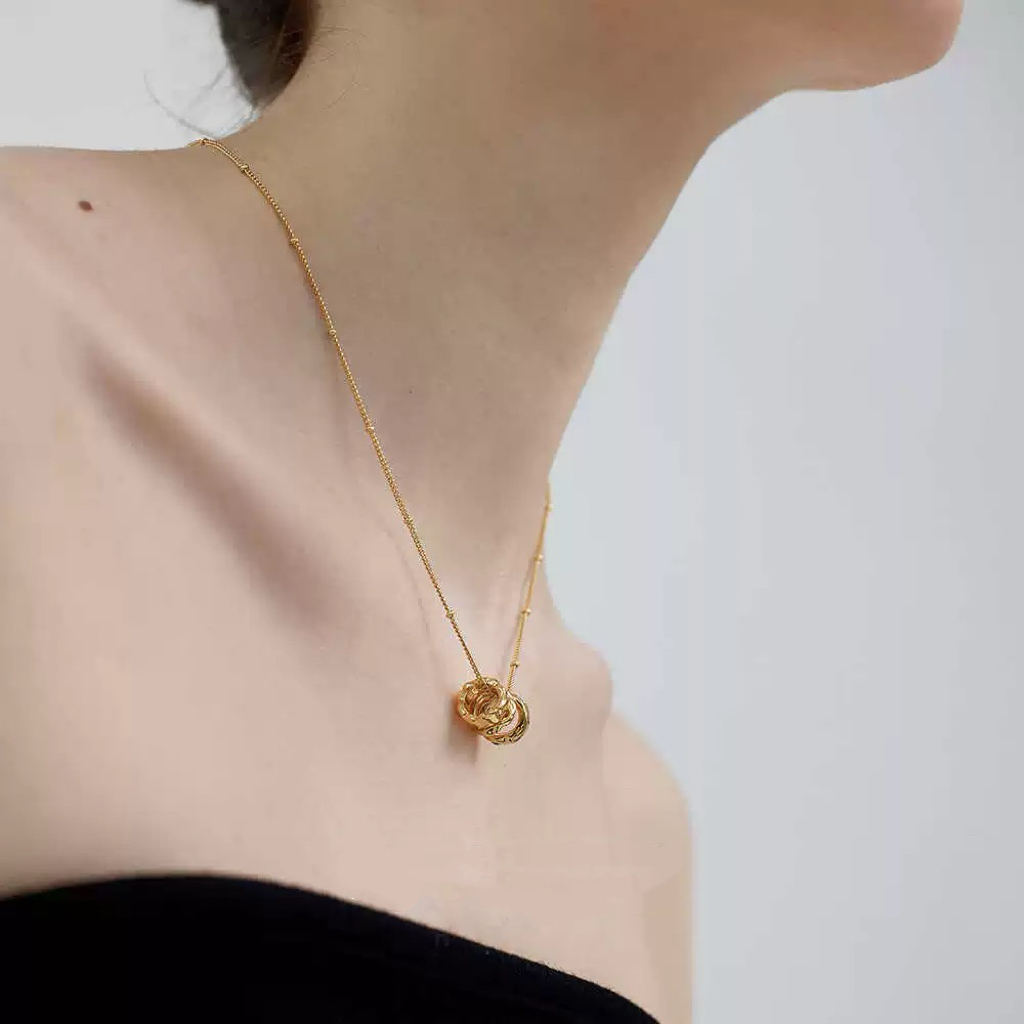 Gold-tone necklace with three emerald gemstones