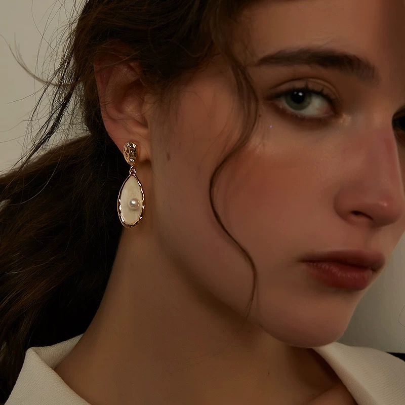 Asymmetric Freshwater Pearl Stud Earrings 18K Gold Plated Copper – Duo Moon