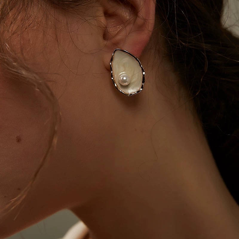 Asymmetric Freshwater Pearl Stud Earrings 18K Gold Plated Copper – Duo Moon