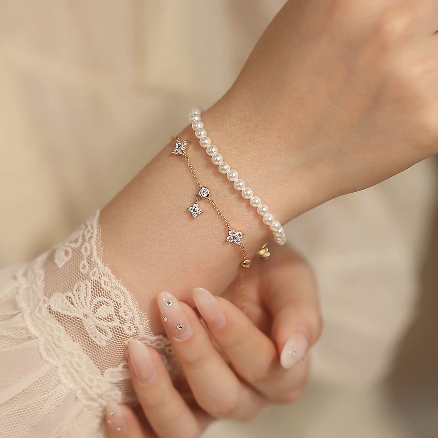 Gold and silver bracelet with clover charms